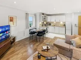 New Stylish 2-Bed Apartment - Wi-Fi, Netflix & Parking