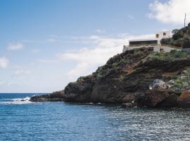 Villa Vista, tu suite frente al mar en El Hierro, hotel i Tamaduste