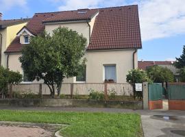 Beautiful house 15 minutes from Schwechat Airport, hotel en Leopoldsdorf