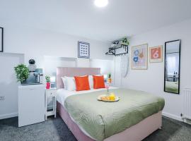 Jephsons Lodge Studio 4 - Free Parking, WiFi, Netflix & Prime, Cosy Basement Studio, hotel v destinaci Leamington