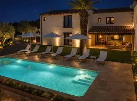 Masia La Morera autenticidad renovada 100 porcien a 10 minutos de Sitges en coche 12 huespedes Piscina Aire Aconc 6 Suites Apertura 15 Julio 2025