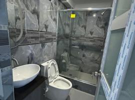 Mishki Punuy, hotell i Caraz