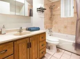 FULL KITCHEN 14min from DTOWN Room B