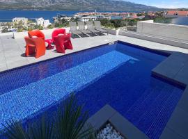Luxury Sea & Mountain View Villa One with Private Pool & Jacuzzi, hotel a Vinjerac (Castel Venier)