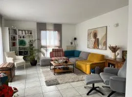Maison chaleureuse et idéalement située