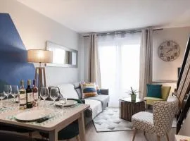 Bright 2-Bedroom Duplex Apartment near Gare Saint-Jean with Parking
