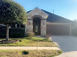 Cozy Iowa Colony retreat Near Houston