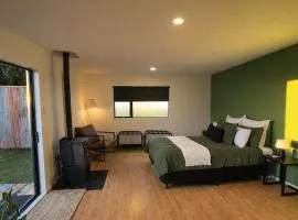 Skyline Sunsets - A Rural Raglan Escape