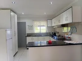 Nextgen BnB-Airport & Mountain view