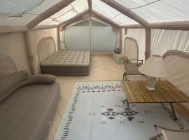 Comfort Home For You Super Tent, hotelli kohteessa Perth
