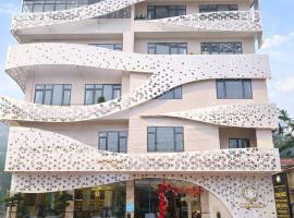 HAO LAN LUXURY Hotel โรงแรมในBắc Quang