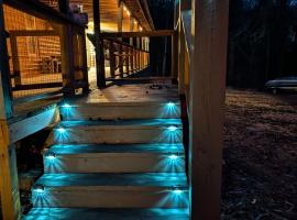 Peaceful getaway near monster mountain, hotel en Eclectic