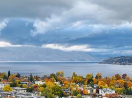 Signature Iconic Lakeview Downtown 2-Bedroom Loft, hotel a Kelowna