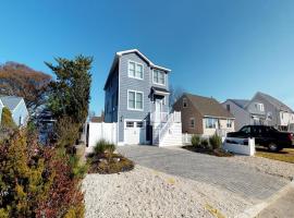 Single Family Beach Badges Private Yard Hot Tub Jacuzzijet Tub Wifi Bay Side Single Family Home In Ship Bottom, hotel di Ship Bottom