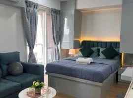 NEON - Nirvana Stays With PVT Balcony -1 Km from Airport