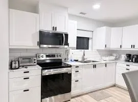 Private 1BR Suite with Kitchen, Laundry, Parking & 1 Gigabit Internet