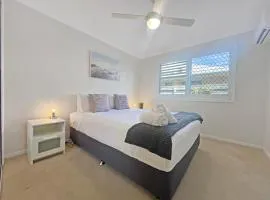 Coastal retreat, private, wine, netflix by Custom Bnb Hosting