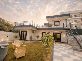 D'Akura Independent 4BHK Villa with Lawn and Terrace