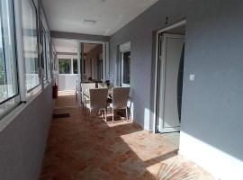 Villa Roki, hotel a Ravanj