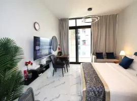 Modern Studio Near Cleveland Clinic & Galleria Mall