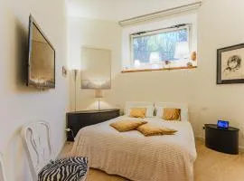 Cozy retreat with private Garden & hot tub