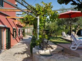 Villa Luna, hotel a Sutomišćica