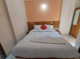 Hotel O Crystal Executive, хотел в Alandi