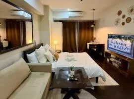 Deluxe Room with Pool View Unit in Poblacion