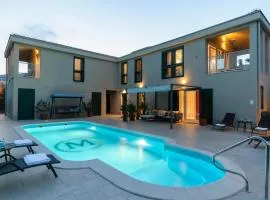 Villa Marta Luxury House with Heated Pool