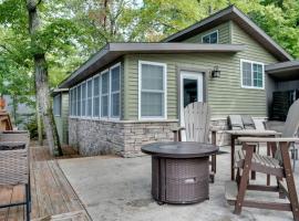 Spacious Lakefront Vacation Rental for an Unforgettable Family Getaway in the Finger Lakes near Burdett, New York, Hotel in Burdett