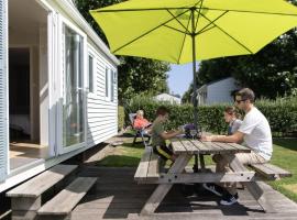 Vakantiepark Klein Strand - Comfort Chalet 6p، فندق في جابيكي