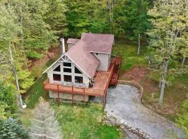 Luxury Lakeside Mountain Escape with Wraparound Deck Near Terra Alta, West Virginia