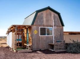 Cane Beds에 위치한 호텔 Cozy Tiny House with Incredible Views for a Peaceful Escape in Nature in Cane Beds, Arizona