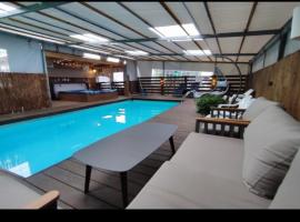 קסם הרימון - 4 צימרים מושלמים עם בריכה וג'קוזי, hotel em ‘Azriqam