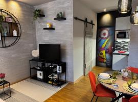 Luxury Art & Chromotherapy Apt-Hospital District3, Hotel in Pavia