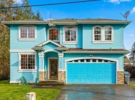 Cozy 3BR House with Lake View near Hiking Trails