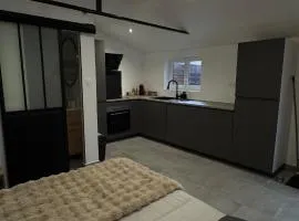 Escapade cosy maisonnette neuf au calme avec grand jardin