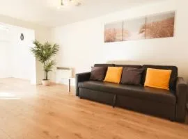 Colindale 4 bedroom house with garden and 2 parking spaces