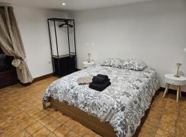 Rez-de-jardin appartement 1 chambre Guéret, מלון בגרה