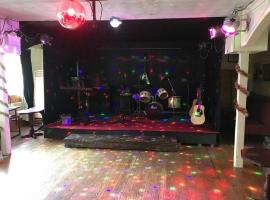The Holiday Pub Tipperary, Hotel in Ballinderry