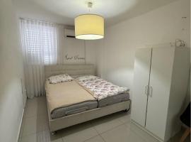 Luba, hotel em H̱olon