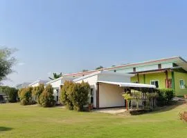 Queue&Bright Resort