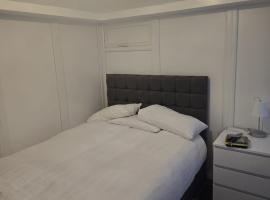 Kissingers Lodge, cabin sa Bridgend