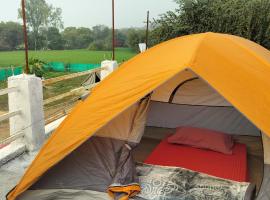Camping at Khajuraho Permaculture Farm &ndash; kemping 