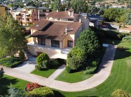 Villa Bellavista Luxury Suites, Hotel in LʼAquila