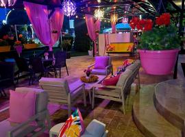 Vila Diamond、サターンのホテル