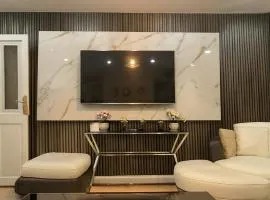 Decor Dreams - Luxury Family & Business Stay