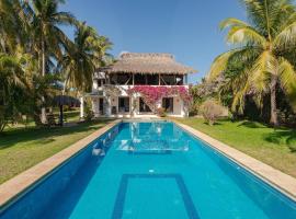 Casa Maya private villa on the beach, hotel em Puerto Escondido