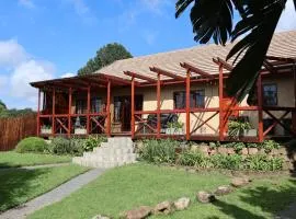 FIG TREE HOUSE Entire holiday home, self catering, 4 bedroom, 2 bathroom, deck and garden