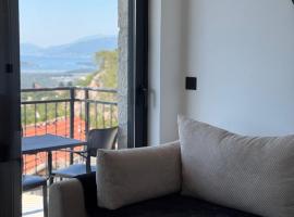 Dream View Villa, hotel met hottubs in Kotor